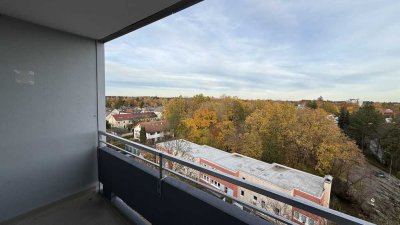 Ottobrunn – sanierte 2,5 Zi.-DG Wohnung (ca. 72,5 m²) im 7. OG mit Balkon, Aufzug & Keller