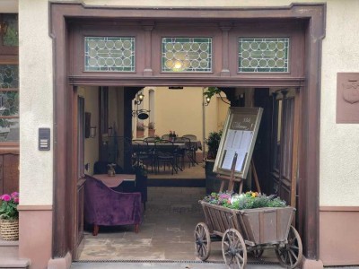 Eltville-: Zwei Häuser! Wohnen / Arbeiten in historischem Ambiente, schöner Innenhof, herrl. Garten