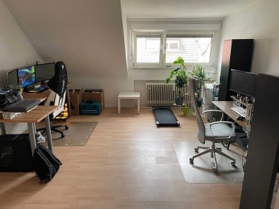 Helle 2-Zimmer-DG-Wohnung in Darmstadt