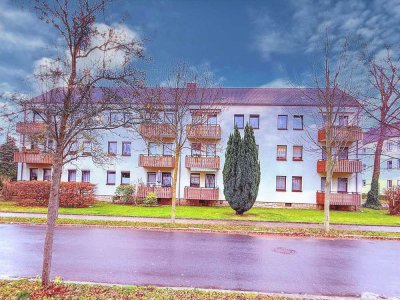 Invest: Vermietete 2-Raum mit Balkon & Stellplatz in verkehrsgünstiger Lage nahe Dresden