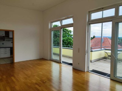 Lichtdurchflutete Penthousewohnung mit umlaufender Dachterrasse in Bestlage von Kirchheim/Teck