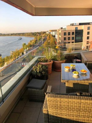 Exklusive 3-Zimmer-Wohnung mit Rheinblick, EBK, Balkon & TG-Stellplatz – Neuwertig & ab 01.10.2025
