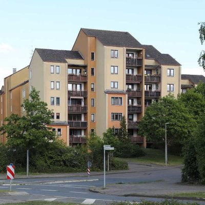 Attraktive 2-Zimmer-Wohnung mit Loggia// EG links