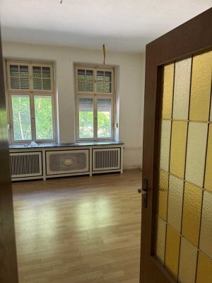 2,5 Zimmer Wohnung im Altbau mit Wintergarten im 1. OG