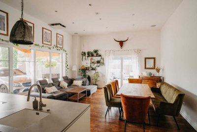 Traumwohnung mit hohen Decken,  großem Garten und Wintergarten