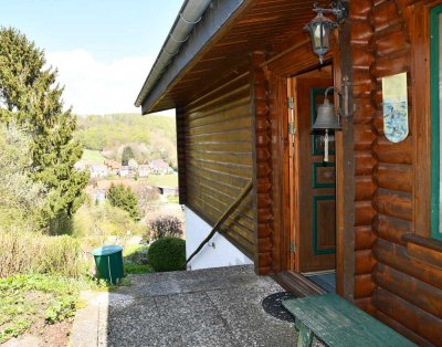 Natürlich Wohnen mit Weitblick: Einfamilienhaus mit Einliegerwohnung und großem Garten