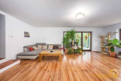 SOFORT FREI: Großzügige Split Level Wohnung mit weitläufigem Grundstück in Top Lage zu verkaufen