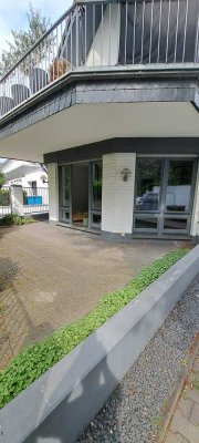 Stadtwald: exklusive Erdgeschosswohnung mit 2 Terassen und Tiefgarage, barrierefrei