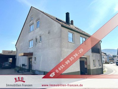 Detzem: Zuhause mit Mehrwert: Großes Ein-/Zweifamilienhaus mit Garten, Garagen & Lagerfläche