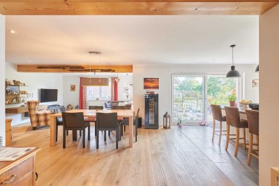 Warm, Natürlich, Nachhaltig – modernes Einfamilienhaus aus Holz mit PV & Erdwärme