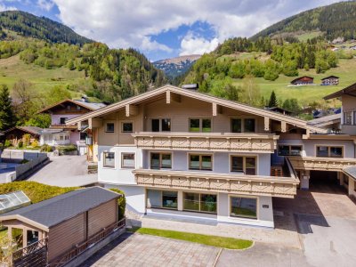Alpiner Wohntraum mit Weitblick – Dachgeschossjuwel in Bramberg