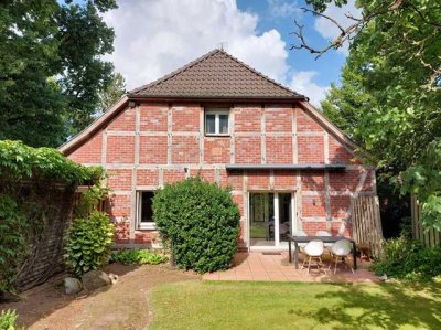MITTENDRIN: FACHWERKHAUS - RUHIGE CITYLAGE !