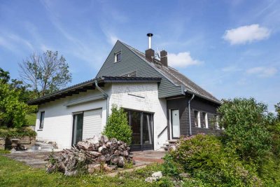 Einfamilienhaus mit Einliegerwohnung, traumhaftem Fernblick, großem Garten in Oelber am weißen Wege