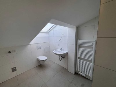 Erstbezug nach Sanierung mit Balkon und Einbauküche: Geschmackvolle 3-Zimmer-Maisonette-Wohnung