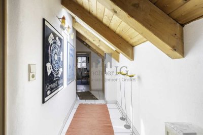 MÜNCHNER IG: IHR Wohntraum auf zwei Ebenen mit Balkon und ruhigem Ausblick ins Grüne