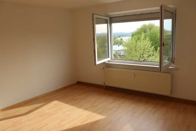 Ansprechende 3-Zimmer-Wohnung mit Balkon in Cham West