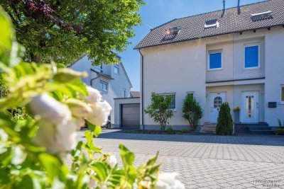 Leben statt renovieren! Neuwertige, bezugsbereite DHH.