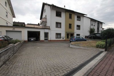 Mehrfamilienhaus mit Büroeinheit