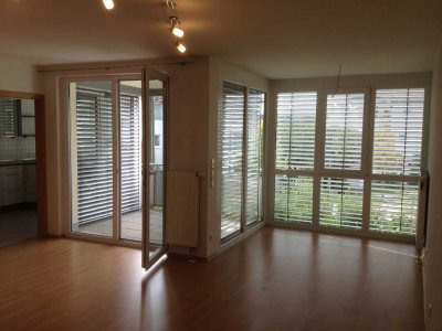 Stilvolle, neuwertige 2,5-Zimmer-Wohnung mit Balkon und EBK in Herrenberg