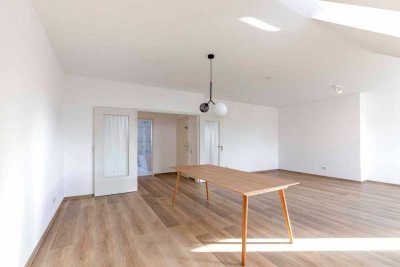 Provisionsfrei: Gepflegte und großzügige 4-Zimmer-Wohnung im DG in Hannover-Anderten