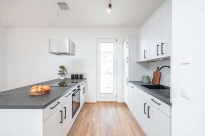 "Wohnen am Wiesenpark" in Basdorf bei Berlin: Exklusive 3-Zi.-Wohnung mit Parkett, EBK und Balkon!