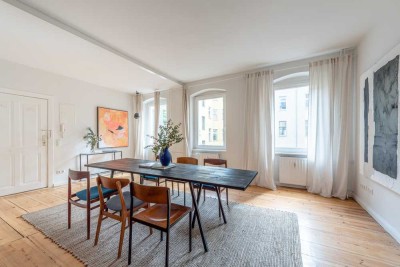 Light filled 2 room Altbau apartment in the heart of Graefekiez. Ready for immediate move in !