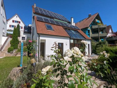 Individuelles 4,5-Zimmer-Zweifamilienhaus mit EBK in Blaustein