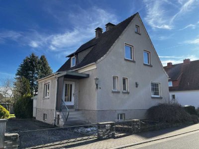 ** Einfamilienhaus mit großem Grundstück und Doppelgarage in ruhiger Wohnlage zu verkaufen **
