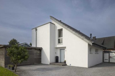 Lichtdurchflutetes Einfamilienhaus in ruhiger Sackgassenlage – mit Pool, Dachterrasse & Kamin