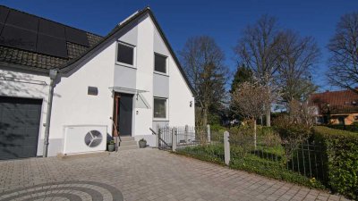 Lichtdurchflutete Dachgeschosswohnung mit Dachterasse & Loggia