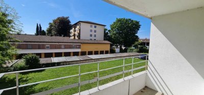 ... modernisierte 2-Zi.-Wohnung mit Südbalkon + Lift + EBK in Mühldorf-Nord ...