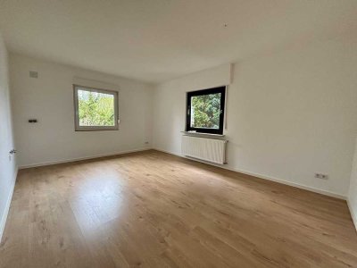 Provisionsfrei - Helle renovierte 4,5 Zimmer Wohnung in ruhiger Lage