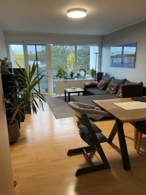 Helle, ruhige u. vollständig renovierte 2 ZKB, neues Bad , 2x Balkon, Rolläden, Aufzug