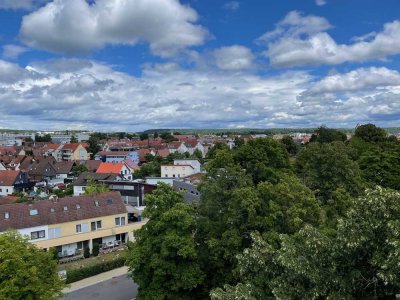 Sehr helle 2,5 Zi-Wohnung mit Balkon und toller Aussicht