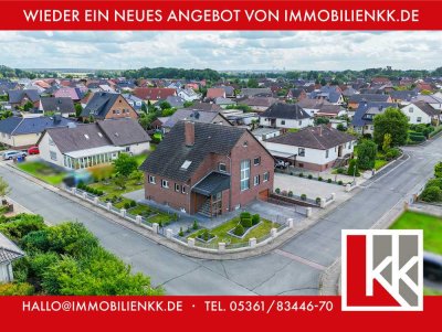 Zuhause in Jembke: Modernisiertes Zweifamilienhaus mit großem Garten, Terrasse und Balkonen