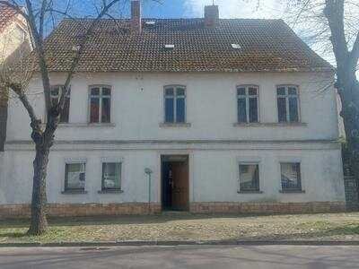 Charmantes Wohnhaus mit 300 m² Gesamtfläche mit viel Potential in ruhiger Lage von Calbe