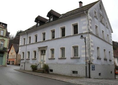 ** Wohn- und Geschäftshaus mit schönem Grundstück in Bad Berneck**