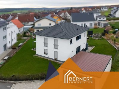 Modernes Niedrigenergiehaus mit Doppelgarage – hochwertige Bauweise & zeitgemäßer Wohnkomfort