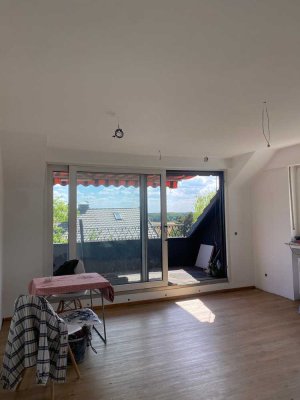 Schöne 3-Zimmer-Dachgeschosswohnung in begehrter Lage mit großem Balkon und schönen Ausblick