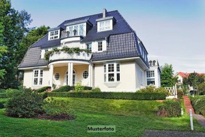 Einfamilienhaus mit Garage