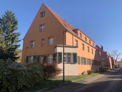 3-Raum-Wohnung mit Einbauküche, Balkon & Gartenanteil, idyllisch und zentral in Freital
