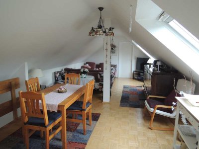Gemütliche, lichtdurchflutete Dachgeschosswohnung