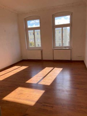 GEMÜTLICHE 3 RAUM WOHNUNG MIT EINBAUKÜCHE