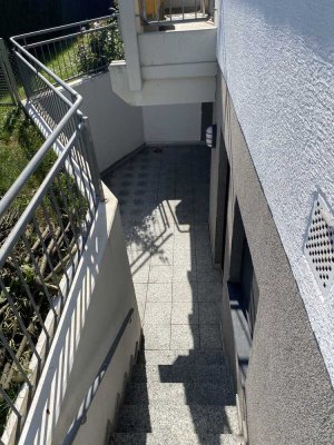 Möblierte 2-Zimmer-Souterrain-Wohnung mit Terrasse und Einbauküche in Ingelheim