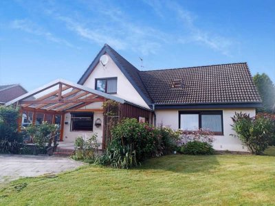 Modernisiertes EFH mit großem Grundstück, Glas-Terrasse & Sauna • provisionsfrei