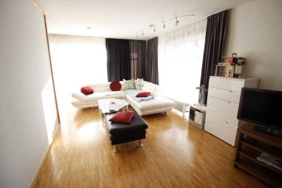 Topp Studiowohnung mit großem Balkon, KOMPLETT MÖBLIERT