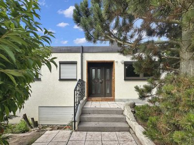 Bungalow mit Gartenidylle im Innenhof, Terrasse u. großem Keller