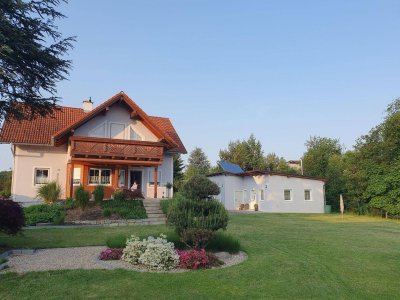 Privatverkauf - Modernes Wohnhaus in bester Lage, stilvoll, gepflegt mit Garten, Büro und Garage