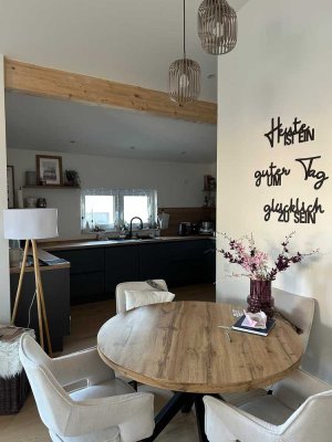 Geschmackvolle 2,0-Zimmer-Penthouse-Wohnung mit lux. Innenausstattung