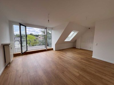 Moderne, frisch sanierte Dachgeschosswohnung mit traumhaftem Balkon in beliebter Lage von Walheim